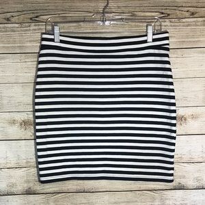 Stretch black & white skirt